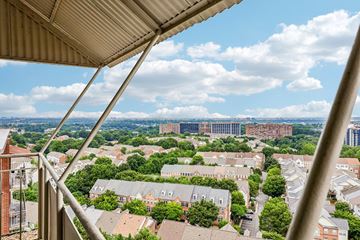 Alexandria apartment for rent - Ashlawn at Southern Towers