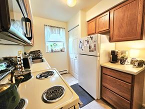 West Lawn apartment for rent - Kitchen at Springwood Gardens
