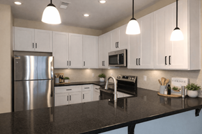 Gettysburg apartment for rent - Kitchen with Black Quartz at Reserve at Rock Creek