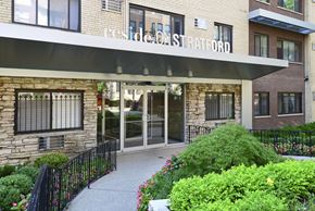 Chicago apartment for rent - Entryway to Reside on Stratford