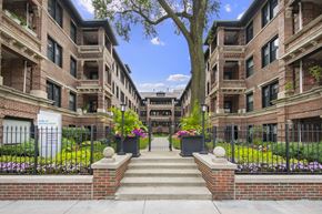 Chicago apartment for rent - the view of a courtyard between two apartment buildings