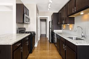 Chicago apartment for rent - Reside on Surf Kitchen Lakeview Chicago Apartments, 60657
