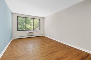 Chicago apartment for rent - Living Room at Reside on Pine Grove