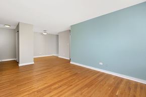 Chicago apartment for rent - Living Room at Reside on Pine Grove