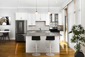 Chicago apartment for rent - Upgraded kitchens at Reside on Jackson apartments in the West Loop