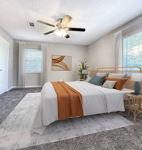 Fort Walton Beach apartment for rent - A bedroom with a large bed and a ceiling fan.
