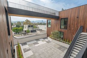 Toluca Lake apartment for rent - 2nd floor Courtyard