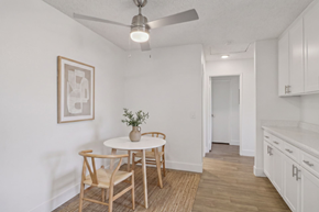 Ramona apartment for rent - A dining room with a table and chairs.