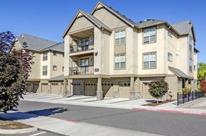 Portland apartment for rent - A large apartment complex with multiple buildings and balconies.