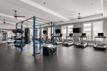 Fitness center w/ 24/7 aerobics room