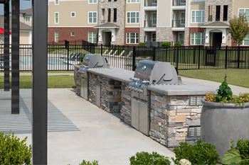 Grilling station w/ al fresco outdoor dining area