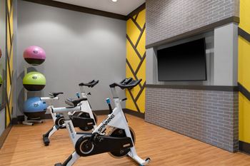 Yoga, trx & indoor cycling studio w/ wellbeats interactive classes