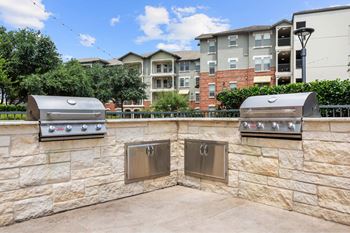 Poolside lounge w/ gas grill