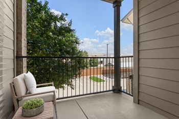 Oversized patio & balconies