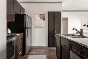 Granite countertops & undermounted sinks in kitchen & bath
