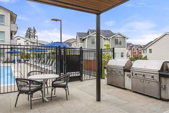Outdoor lounge w/ bbq grill