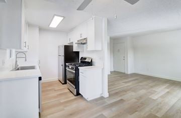 Lakeside apartment for rent - A kitchen with a black oven and white cabinets.