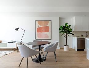 Ottawa apartment for rent - Modern dining area with round table at 929 Richmond Apartments, Ontario