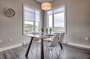 Gatineau apartment for rent - A dining room with a table and chairs.