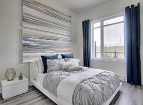 Gatineau apartment for rent - A bedroom with a large bed and a large picture on the wall.