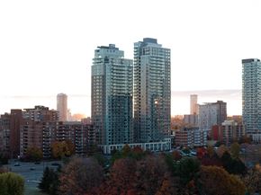 Ottawa apartment for rent - A cityscape with trees in autumnal colors in the foreground at The Dale Apartments , Ottawa, ON, K1Y 4Y5