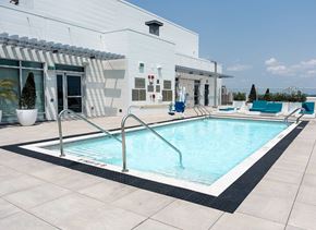 Ottawa apartment for rent - Rooftop swimming pool with deck furniture at Baseline Apartments, Ottawa