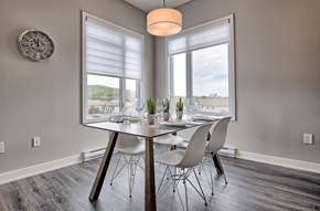 Gatineau apartment for rent - A dining room with a round table and chairs.