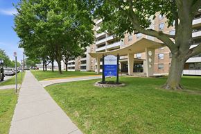 Hamilton apartment for rent - A sign in front of a building that says Pleasant.