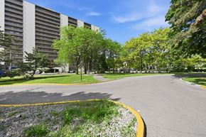 Hamilton apartment for rent - A road with a yellow line on the side and a building in the background.