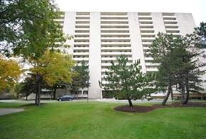 Hamilton apartment for rent - A large white building with a lot of windows and a tree in front of it.