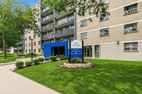 Hamilton apartment for rent - A blue sign in front of a building that says Blue Fountain.