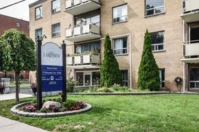 Stoney Creek apartment for rent - A sign in front of a building that says Lakeview.