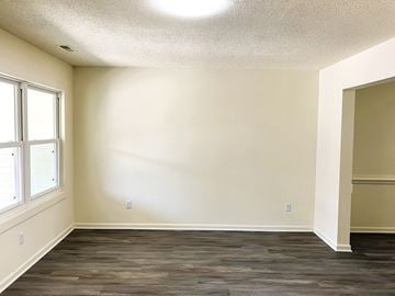 Chesapeake townhouse for rent - A room with a window and a door.