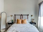 Edmonton apartment for rent - A bedroom with a large bed and two lamps on either side.