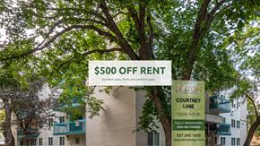 Edmonton apartment for rent - A sign advertising $500 off rent for a fully renovated apartment.