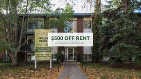 Edmonton apartment for rent - A sign in front of a house advertises a $500 off-street parking.