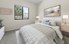 Scottsdale apartment for rent - A bedroom with a large bed and a window.