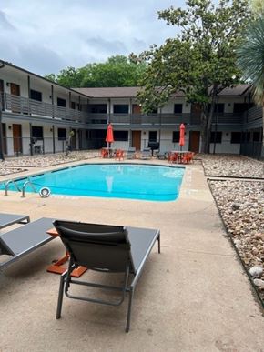 Austin apartment for rent - A pool area with chairs and a table.