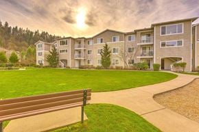 Renton apartment for rent - Courtyard with green lawn and walking paths at Valley Springs Apartments, Renton, WA, 98058