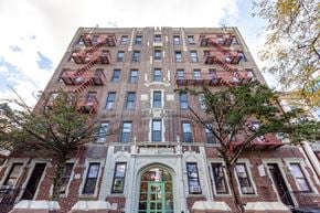 Brooklyn apartment for rent - A tall building with a green door and windows on the side.
