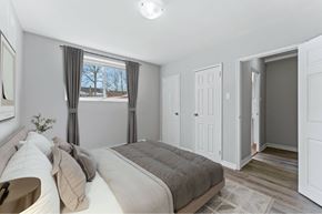 London apartment for rent - A bedroom with a large bed and a window with curtains.