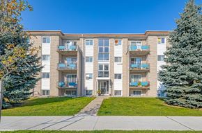 Kitchener apartment for rent - A large apartment building with a balcony on the second floor.