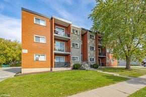Kitchener apartment for rent - A red brick apartment building with a balcony on the second floor.