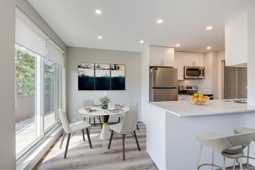 Kitchener apartment for rent - A modern kitchen with a dining table and chairs.