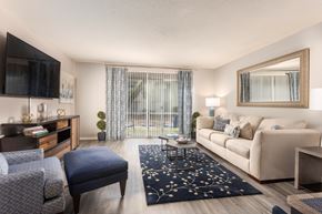 Savannah apartment for rent - Spacious Living Room at Oaks at Victory Apartments, Savannah, 31404