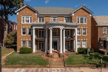 Richmond apartment for rent - A large red brick building with a central entrance and steps leading up to it.