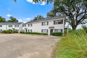 Summerville apartment for rent - A building with a parking lot in front of it.