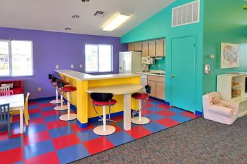 Brentwood apartment for rent - A kitchen with a yellow table and chairs.