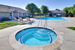 Brentwood apartment for rent - A small pool with a fountain in the middle of it.