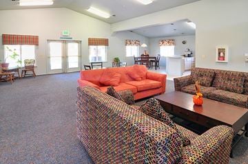 Truckee apartment for rent - A living room with a patterned couch and a red couch.